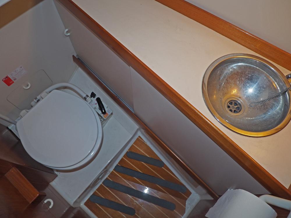 Saloon, Accommodation